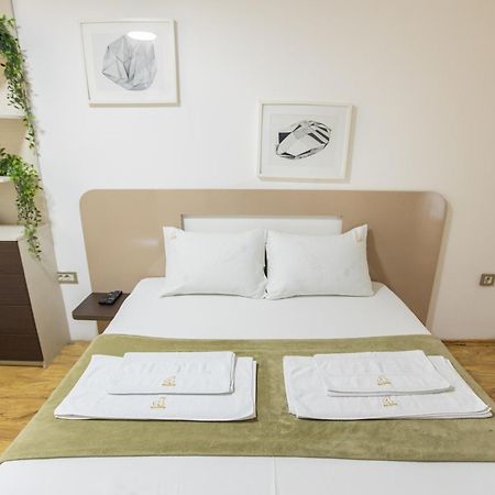 4 Rooms Apartments Ниш Экстерьер фото