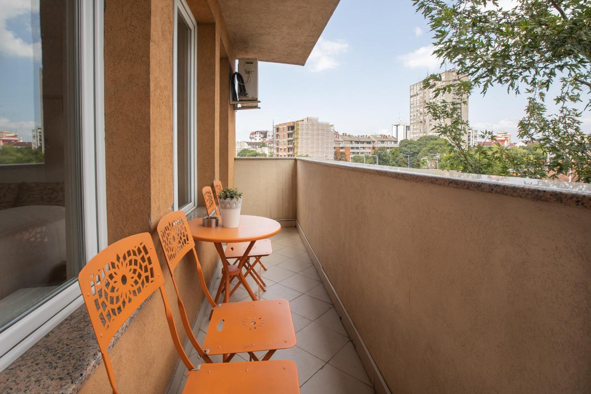 4 Rooms Apartments Ниш Экстерьер фото