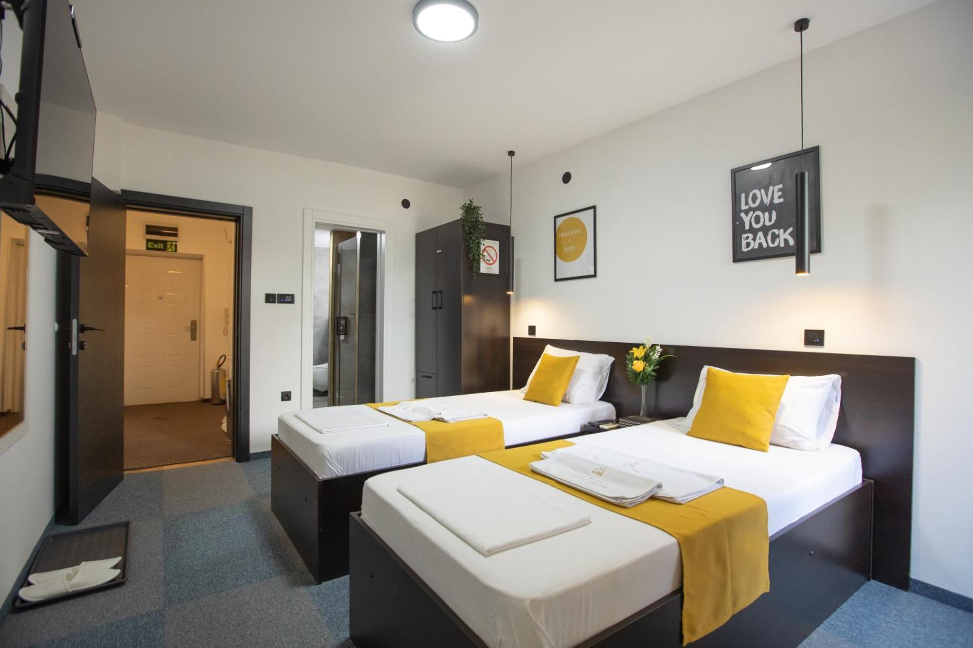 4 Rooms Apartments Ниш Экстерьер фото