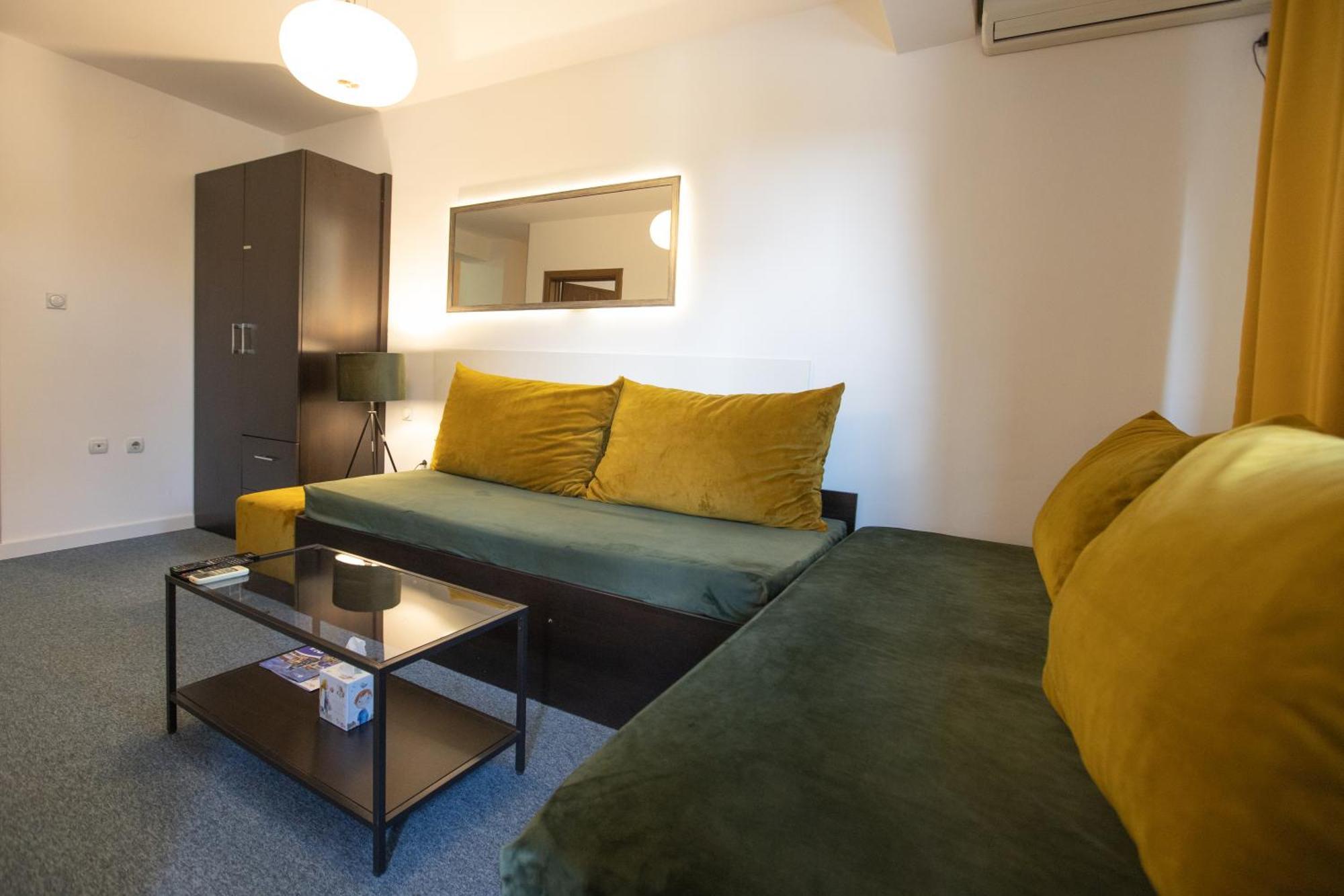 4 Rooms Apartments Ниш Экстерьер фото