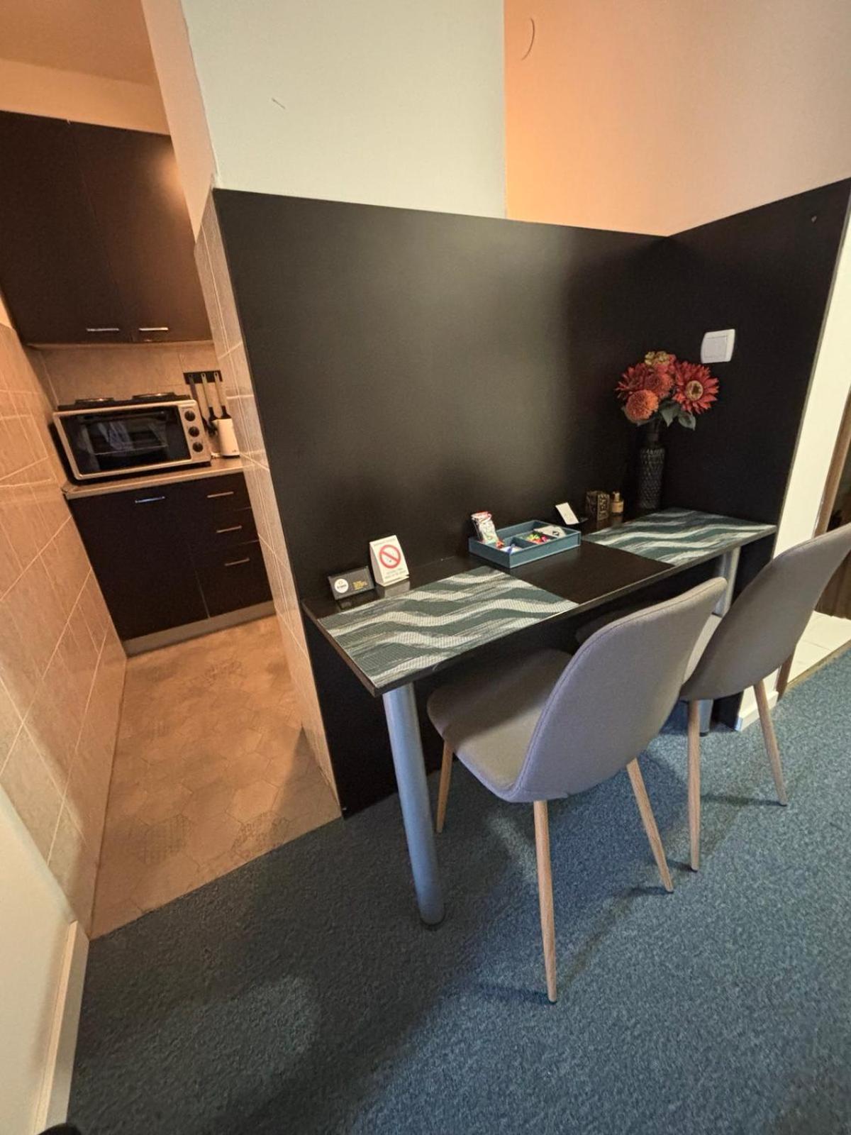 4 Rooms Apartments Ниш Экстерьер фото