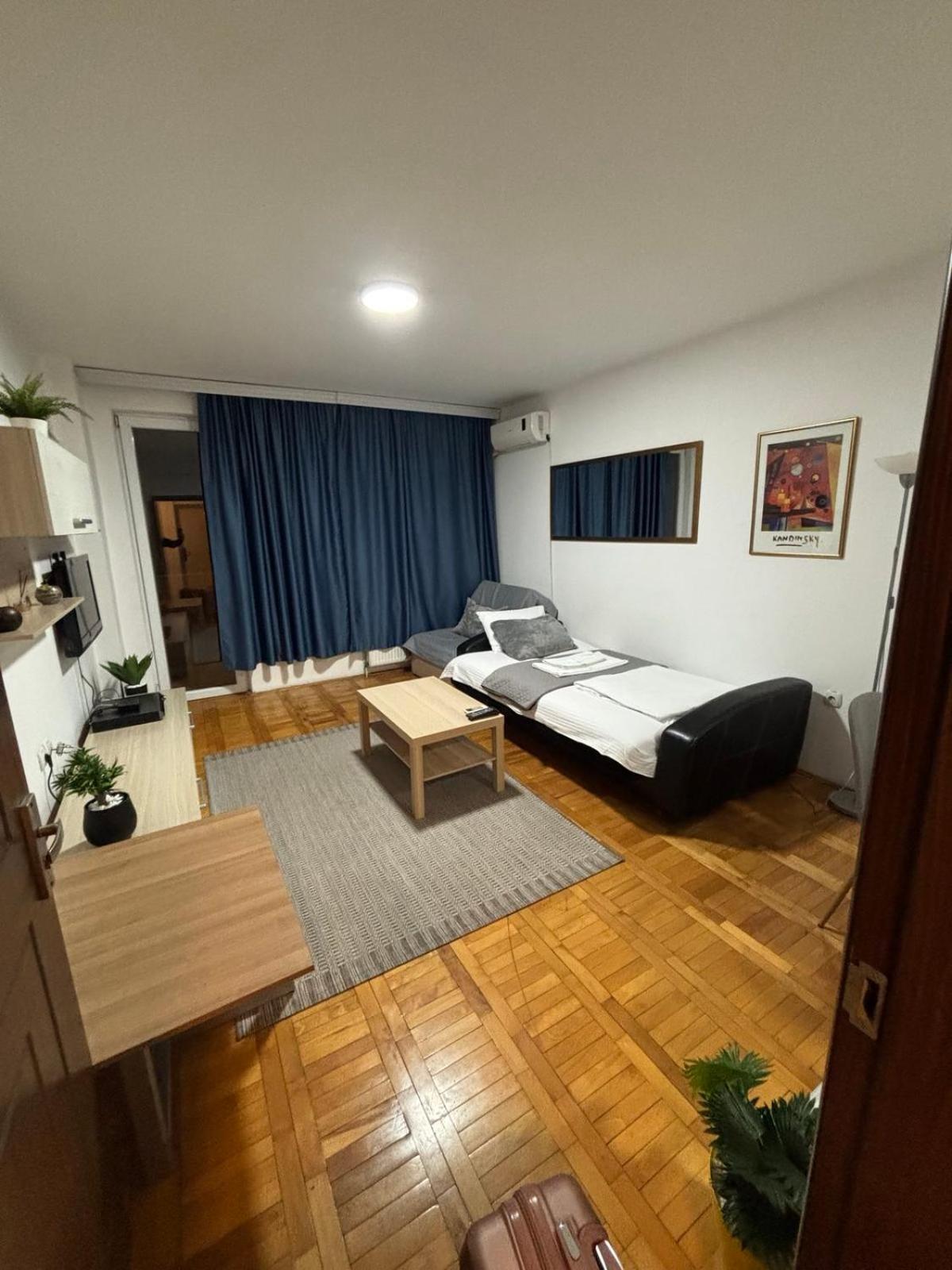 4 Rooms Apartments Ниш Экстерьер фото